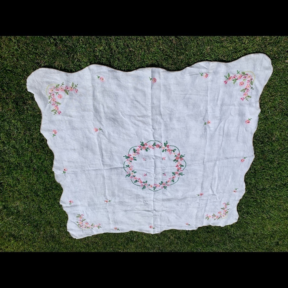Table Cloths - Picture 2 of 6